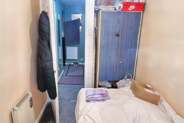 Flat for sale in Cuthberga Close, Barking