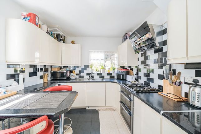 11, Silverhall Street, Isleworth photo 3