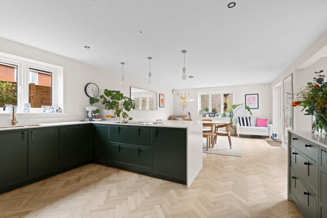 2, Davey Way, Hurstpierpoint photo 2