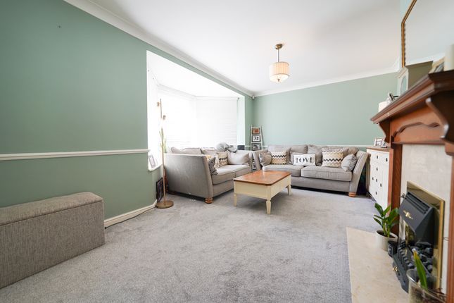 20 Greenbank Drive, Leicester photo 2