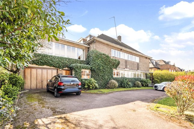 Flat for sale in Neville Drive, London