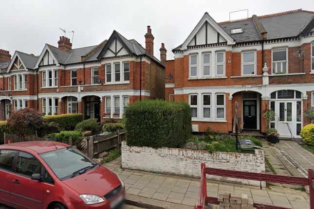 Flat to rent in Valley Road, Streatham