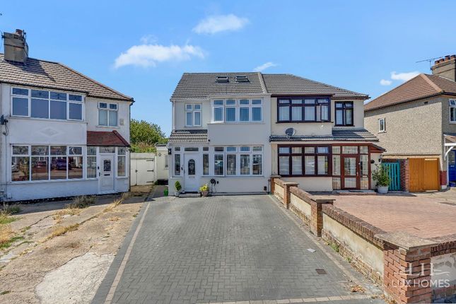 44 Seabrook Gardens, Romford photo 2