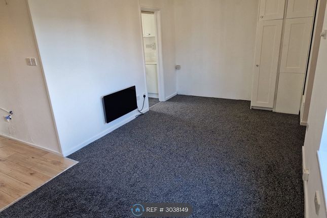 Studio flat on Cook Close, South Shields, £525/mo