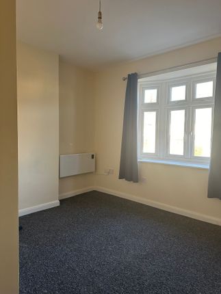 Flat to rent in North Street, Romford