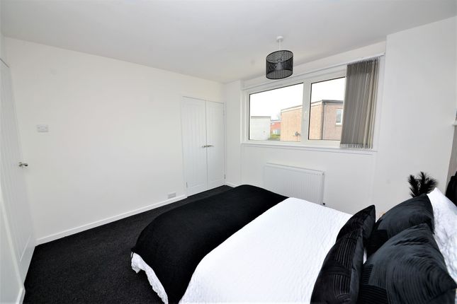 11 Ancrum Court, Glenrothes photo 2