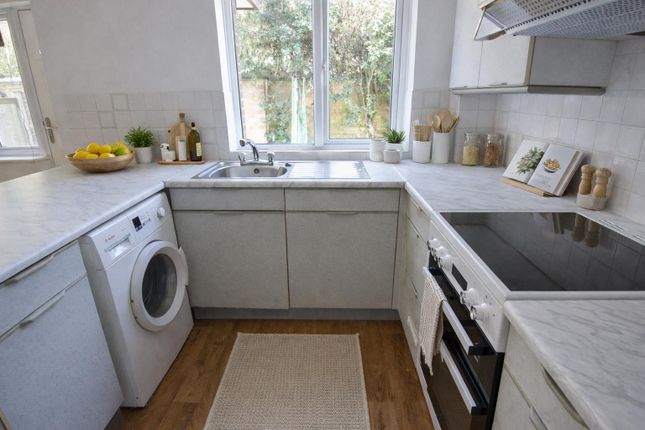 21, Windermere Close, Egham photo 3