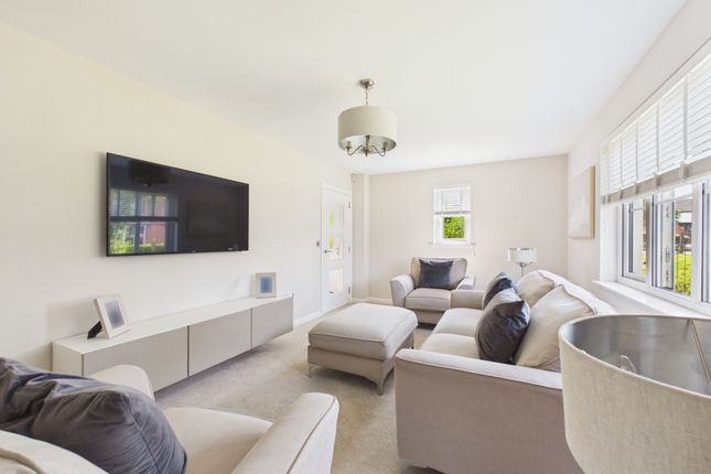 14 Sir James Black Court, Uddingston photo 3