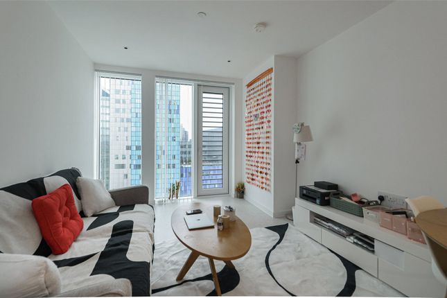 Apartment 1407, Bouchon Point, 7, Cendal Crescent, Whitechapel photo 2