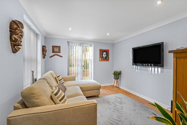2, Merlin Way, Watford photo 4