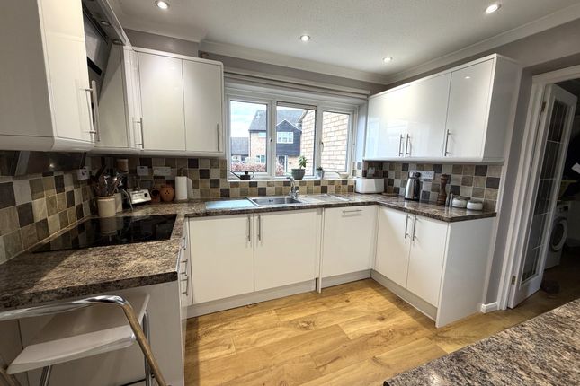 32, Carters Close, Newport Pagnell photo 3