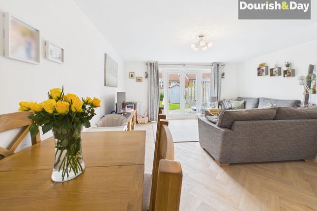 24 Barn Croft, Malpas photo 3