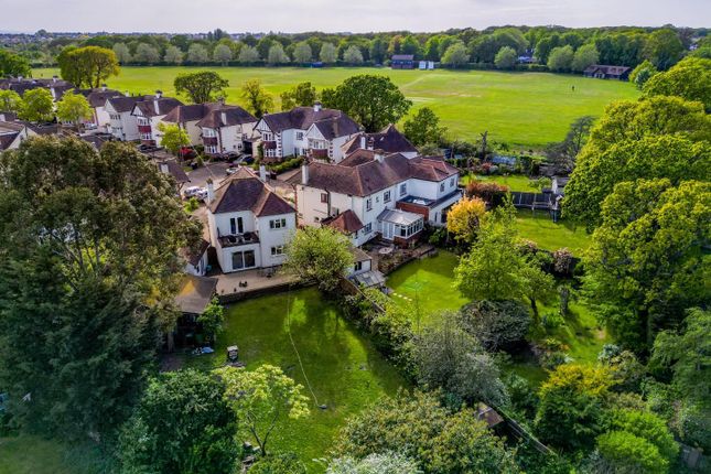 48, Tudor Gardens, Leigh-On-Sea photo 2