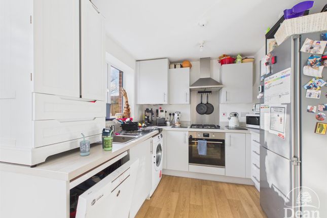 98, Kingfisher Drive, Lydney photo 4