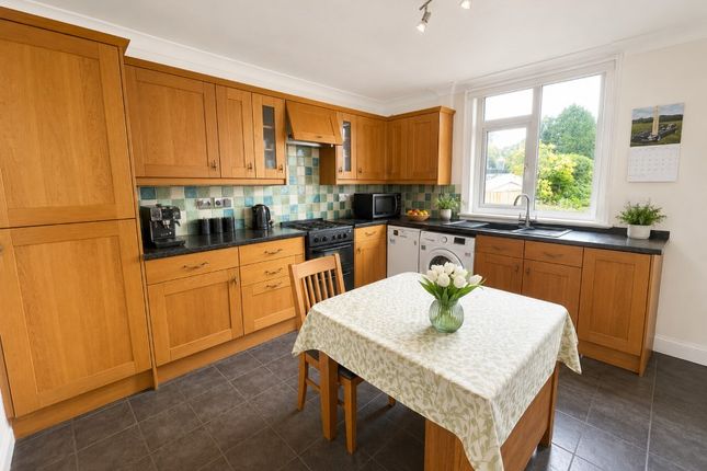 18 Manor Street, Raunds, Wellingborough photo 3