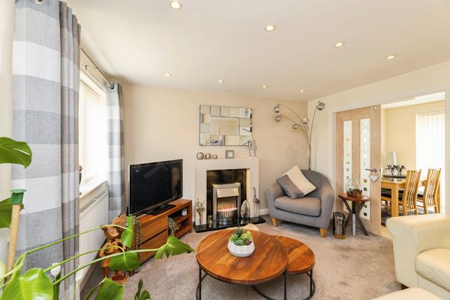 37, Coleshill Way, Bradford photo 4
