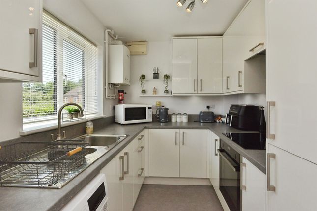 23, Atkins Close, Milton Keynes photo 2