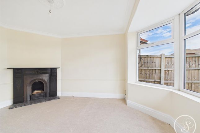 10, Oak Crescent, Leeds photo 2