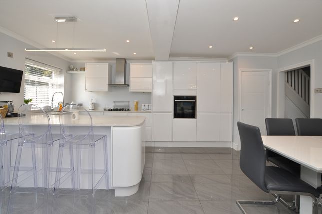 6 Jevington Way, London photo 3