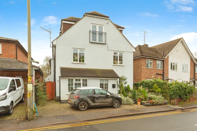 Thumbnail Flat for sale in Waterside, Chesham