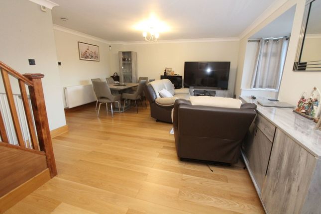 39, Fernhurst Drive, Brierley Hill photo 3
