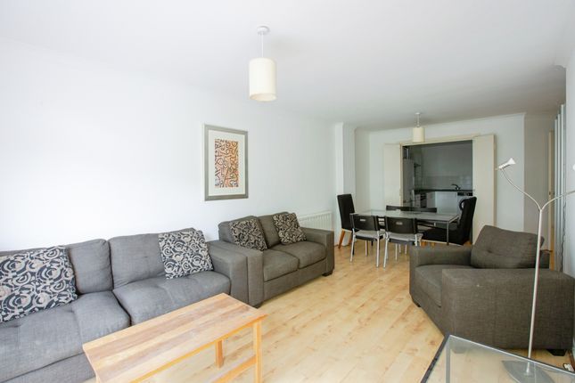 Flat 214, Baltic Quay, London photo 3