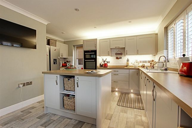 4, Berkeley Close, Castlemead Village photo 2