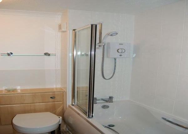 3, Brook House, Farnham photo 3