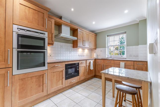 6 The Lodge, Rickmansworth Road, Uxbridge photo 4