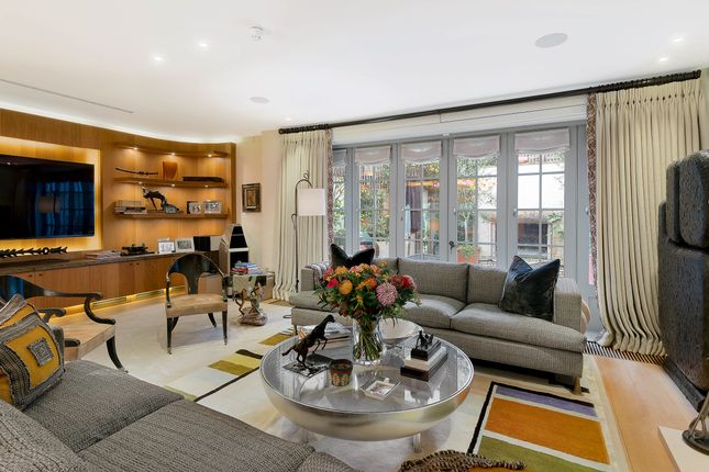 Mews house for sale in Eaton Terrace, London