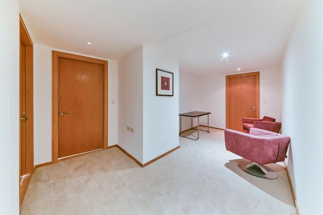 Flat to rent in West India Quay, 26 Hertsmere Road, London