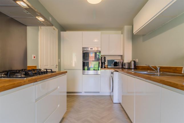 18, Solus Gardens, Southam photo 4