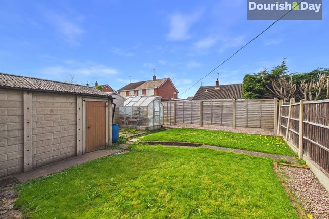 10 Beverley Drive, Stafford photo 4