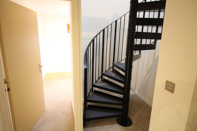 Flat 8, 10, Marigold Walk, Warwickshire photo 2