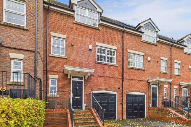 Cam01995G0-Pr0384-Still042