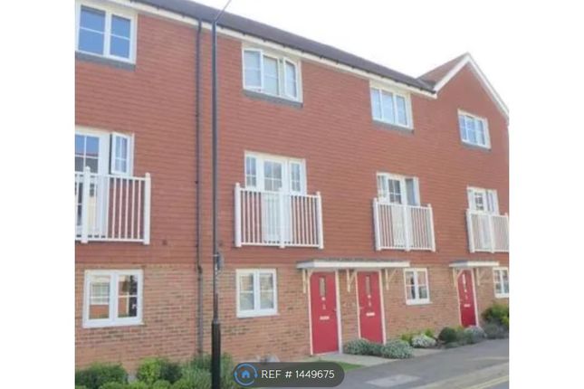 Thumbnail Terraced house to rent in Hambrook Road, Snodland
