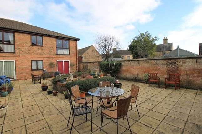 Flat to rent in Woodley Court, Godmanchester