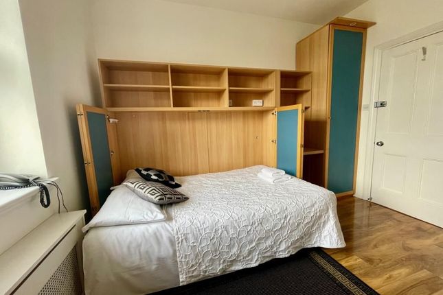 Flat 415, London photo 3