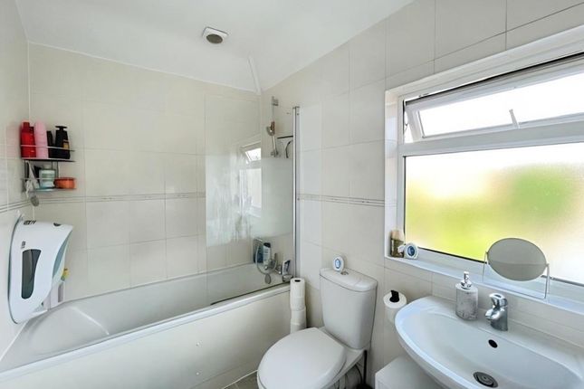4 Ely Gardens, Ely Gardens, Borehamwood photo 3
