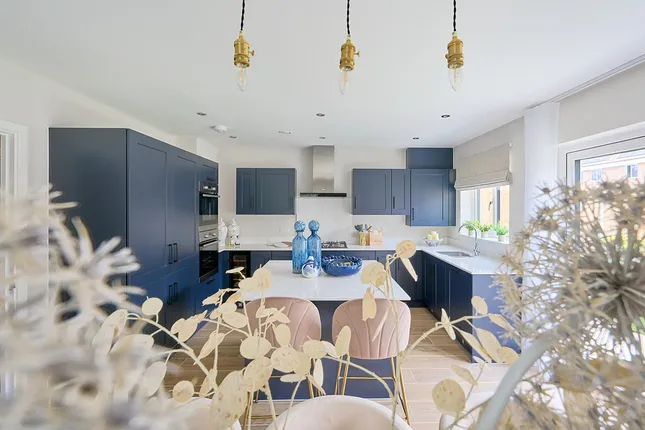 Taylor Wimpey - Heatherwood Royal