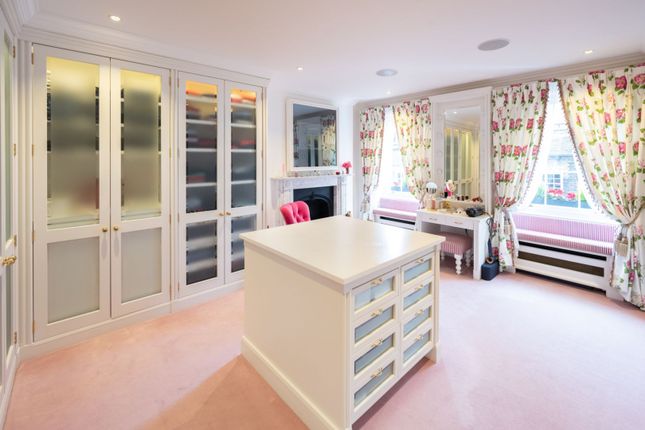 Town house for sale in Craven Street, London