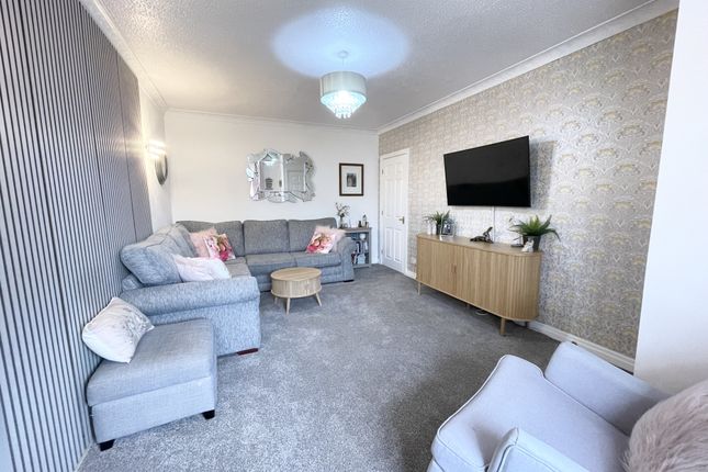 31, Denbigh Avenue, Cleveleys photo 3