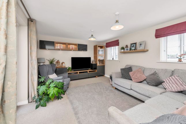 2 Lily Close, Bury St. Edmunds photo 3