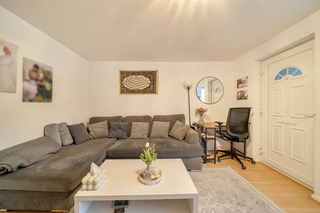 74, Newcombe Rise, West Drayton photo 4