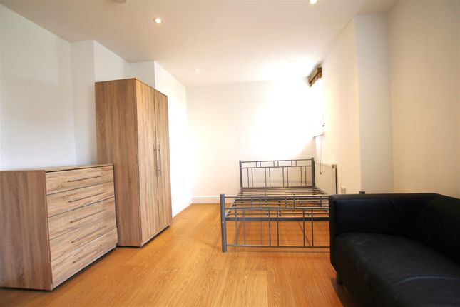 Studio to rent in Town Quay Wharf, Abbey Road, Barking