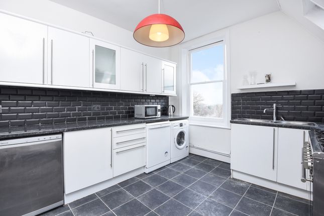 Flat 3, 111, Burnt Ash Hill, London photo 4