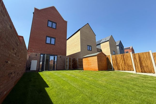 3-bed detached on Sidney Southgate Road, Essex, £2,595/mo