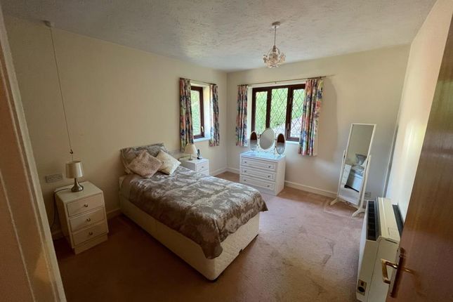 Flat for sale in Fleet, Hampshire