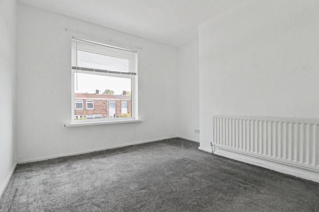 30, Beechfield, Newton Aycliffe photo 4