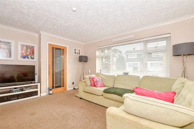 Falcon Green Larkfield, Aylesford photo 2